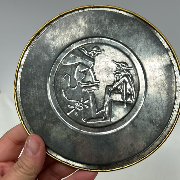 Vintage faux green marble KAISER COFFEE pedestal tin with Mythological design - Picture 6 of 8